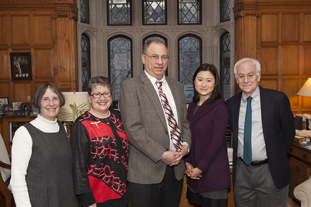 YLS Prof. and Center Dir. Roberta Romano &#039;80, Carole Levin, Princeton Ecology and Evolutionary Biology Prof. Simon Levin, Nancy Liao &#039;05, and YLS Dean Robert Post &#039;77
