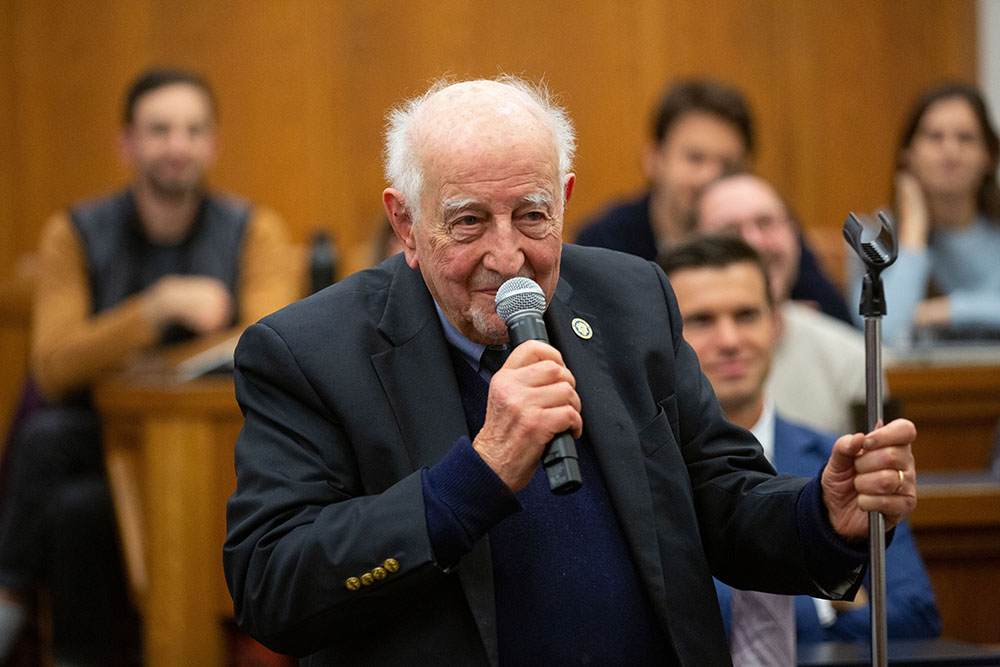 Former YLS Dean and YLS Prof. Emeritus the Hon. Guido Calabresi &#039;58 asking a question